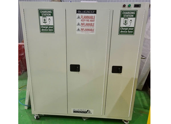 Tủ sạc máy hút bụi, máy tính bảng dùng cho nhà máy, siêu thị